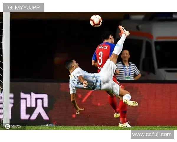 足球明星的特效动作揭秘如何在赛场上创造惊艳瞬间与精彩表现